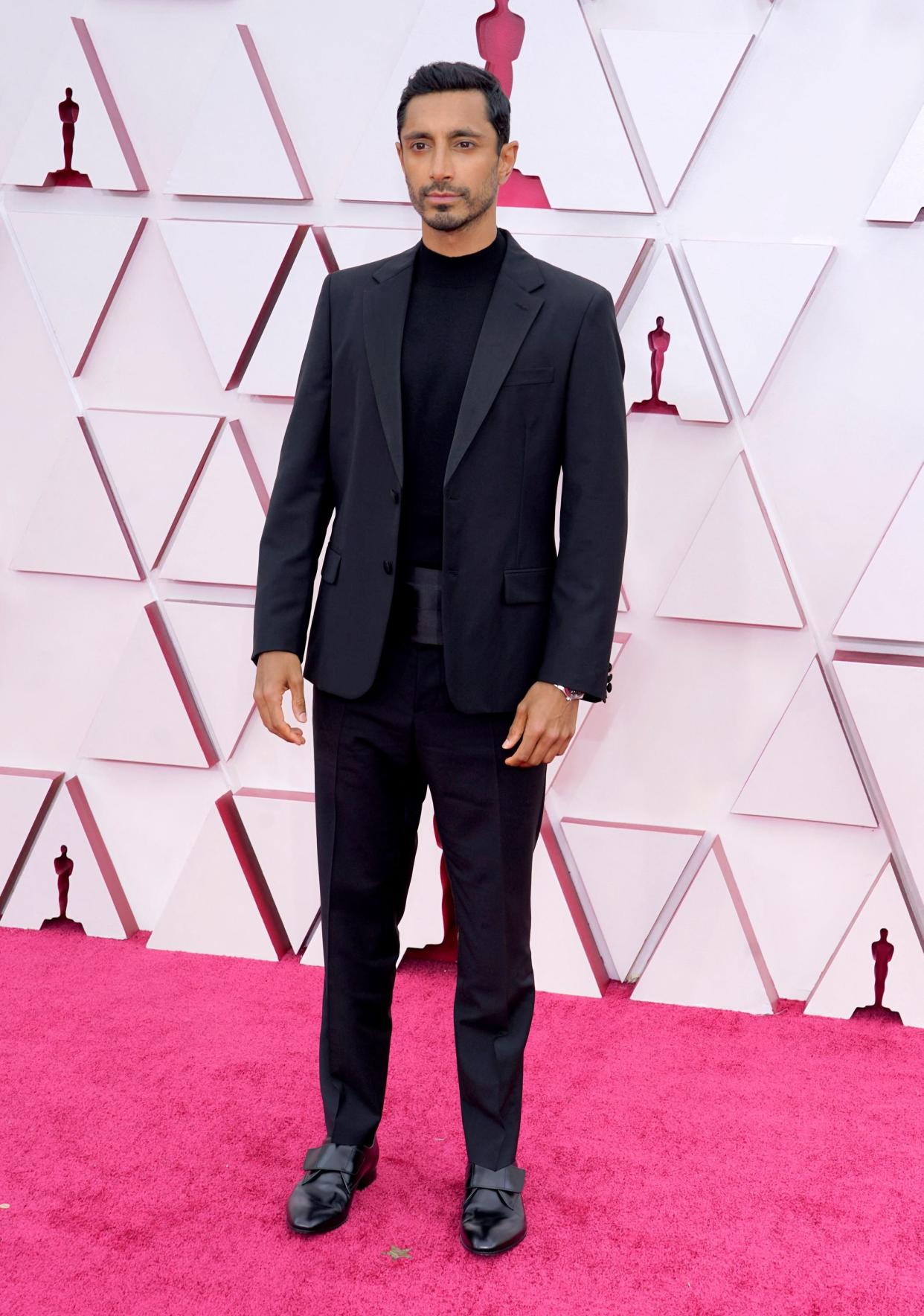 Riz Ahmed Oscars red carpet 2021 (CHRIS PIZZELLO / AFP - Getty Images)