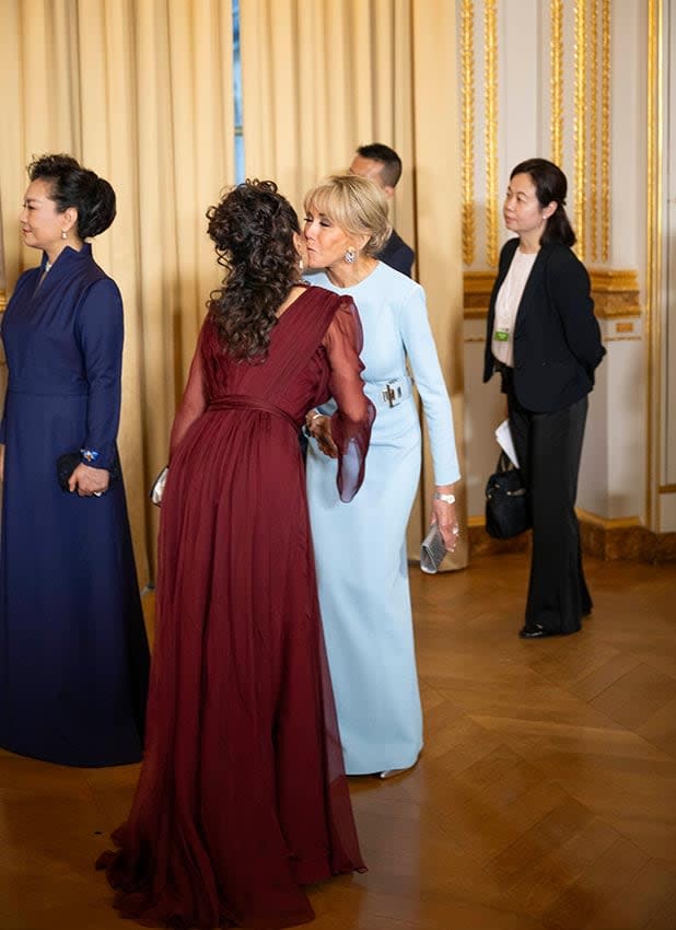 Salma Hayek y Brigitte Macron en el Palacio del Elíseo en París