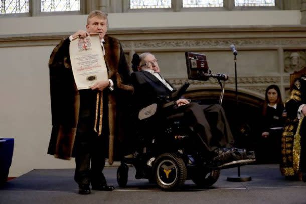 Although he never won a Nobel Prize, Hawking did win 18 other awards, including the Freedom scroll by the Chamberlain of the City of London. (AP/File)