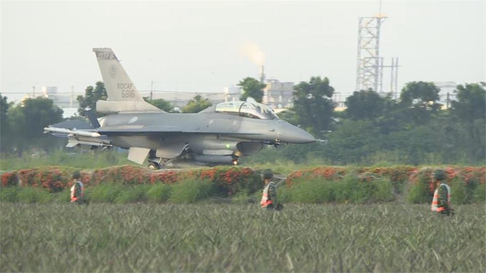 快新聞／漢光37號演習重頭戲　F-16V、幻象2000等戰機首度成功降落佳冬戰備道