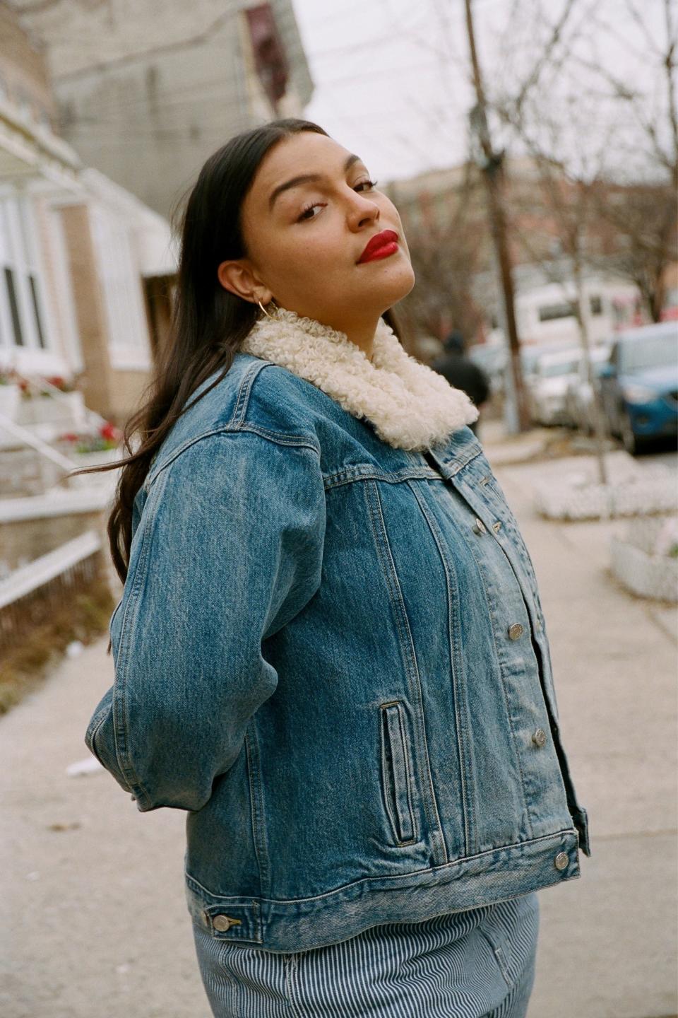 Paloma Elsesser in Sandy Liang’s Spring 2018 lookbook
@palomija; following: 219K