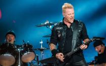 James Hetfield und Metallica - ein unzertrennbares Band. Die Band wäre an Hetfields persönlichen Problemen (unter anderem seiner Alkoholsucht) schon mehrere Male fast zerbrochen. Aber Metallica ohne Hetfield? Undenkbar! Seit der Bandgründung 1981 steht der Songschreiber, Sänger und Gitarrist bei den Metal-Ikonen in der ersten Reihe. (Bild: Getty Images/Mauricio Santana)