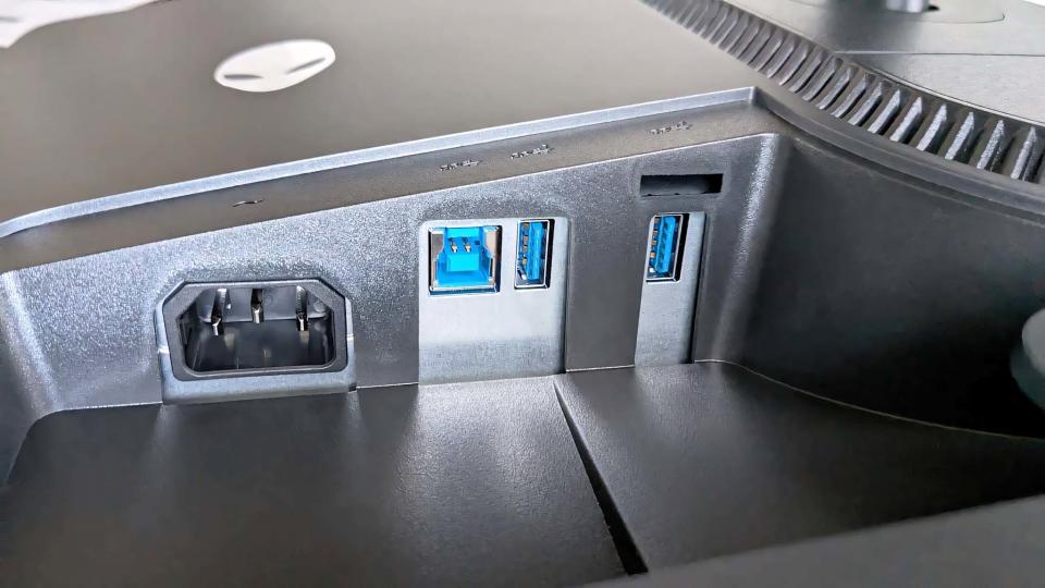 Alienware AW2725DF left side ports.