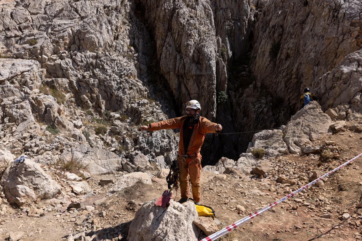 escuers race to save ill US cave explorer trapped 3,000 feet underground in Turkey (REUTERS)