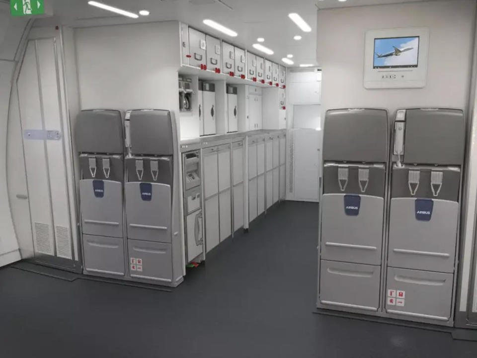 Extra große Kombüse im Airbus A350. - Copyright: Airbus