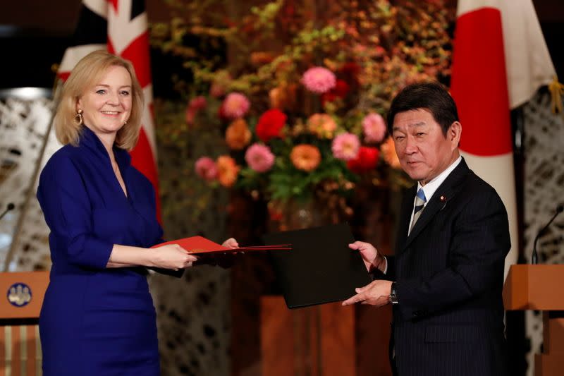 Britain's International Trade Secretary Elizabeth Truss and Japanese Foreign Minister Toshimitsu Motegi sign the UK-Japan Comprehensive Economic Partnership Agreement in Tokyo