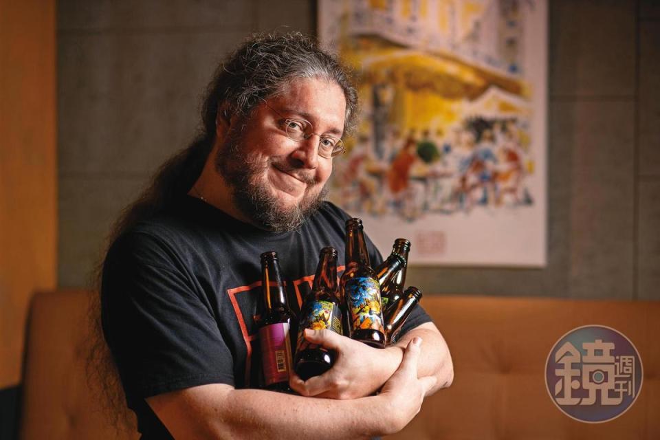 熱愛重金屬音樂的福爾摩沙精釀啤酒創辦人Cyril，也親自參與酒標創作。