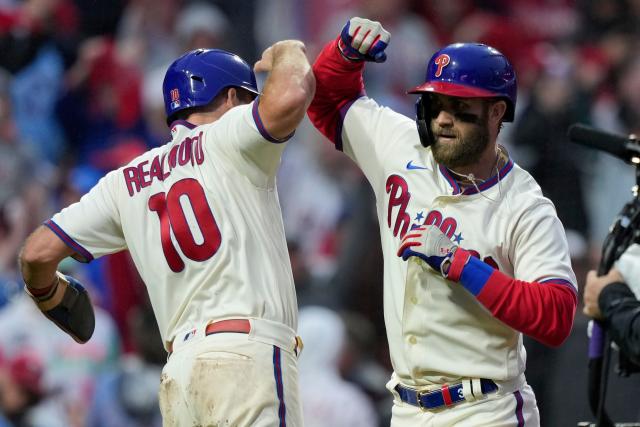 Philadelphia Phillies showing off National League champions trophy - CBS  Philadelphia