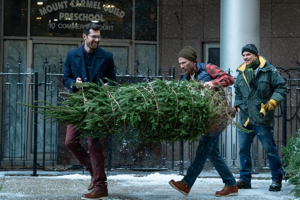 Bobby (Billy Eichner) y Aaron (Luke Macfarlane) en 'Bros: más que amigos', co-escrita, producida y dirigida por Nicholas Stoller. Photo Credit: Nicole Rivelli/Universal Pictures