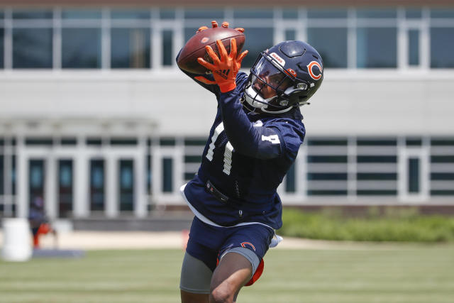 Bears WR Darnell Mooney makes insane catch at his youth football camp