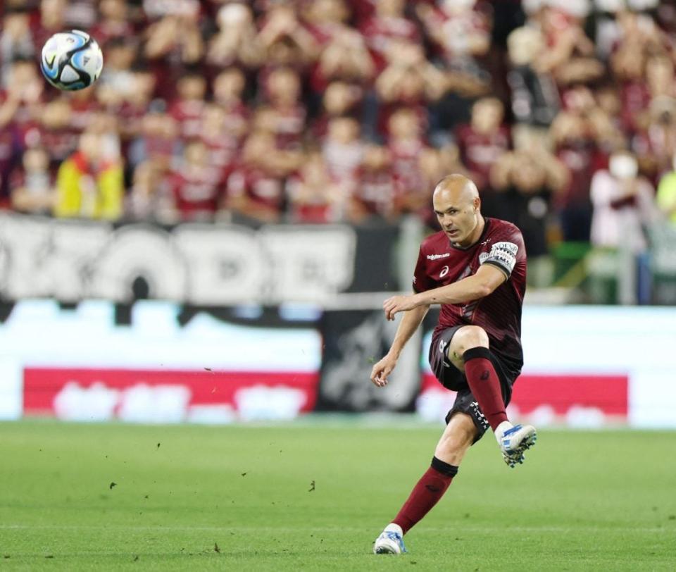 Andres Iniesta is in awe of Lamine Yamal. (Photo by STR/JIJI PRESS/AFP via Getty Images)