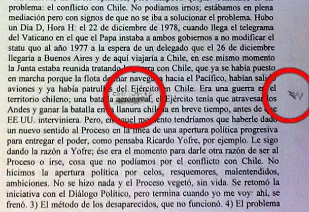 La corrección de Videla y, a la derecha, su firma