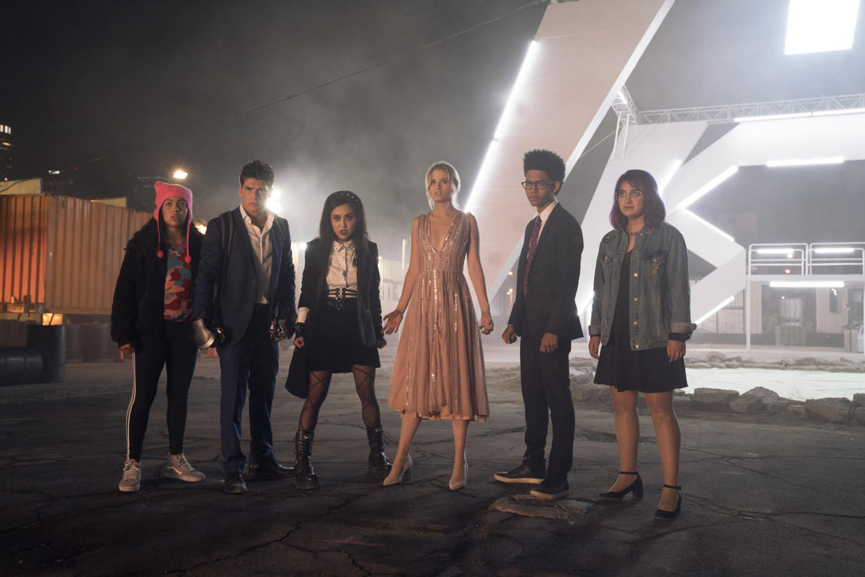 The cast of <em>Marvel’s Runaways</em> (Photo: Greg Lewis/Hulu)