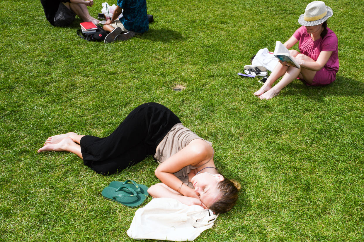 Gente en Bryant Park en Manhattan, el 9 de junio de 2018. (Dolly Faibyshev/The New York Times)