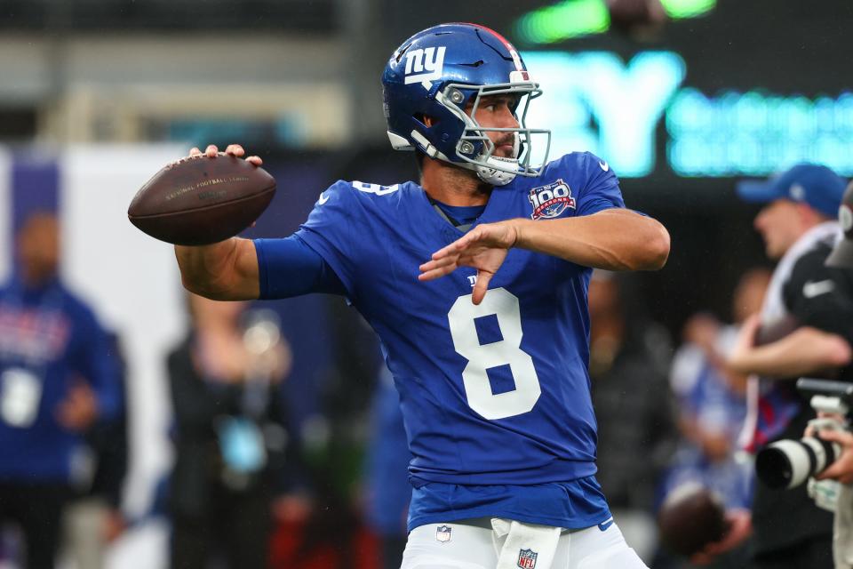 EAST RUTHERFORD, NEW JERSEY - AUGUST 8: Daniel Jones #8 of the New York Giants throws a pass during warmups for their preseason game against the Detroit Lions at MetLife Stadium on August 8, 2024 in East Rutherford, New Jersey. (Photo by Ed Mulholland/Getty Images) ORG XMIT: 776171294 ORIG FILE ID: 2165409993