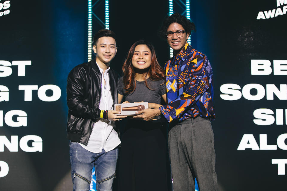 Artists Axel Brizzy and Marian Carmel receiving their award for their song “Thursday” from The Music Society president David Siow. (PHOTO: Invasion)