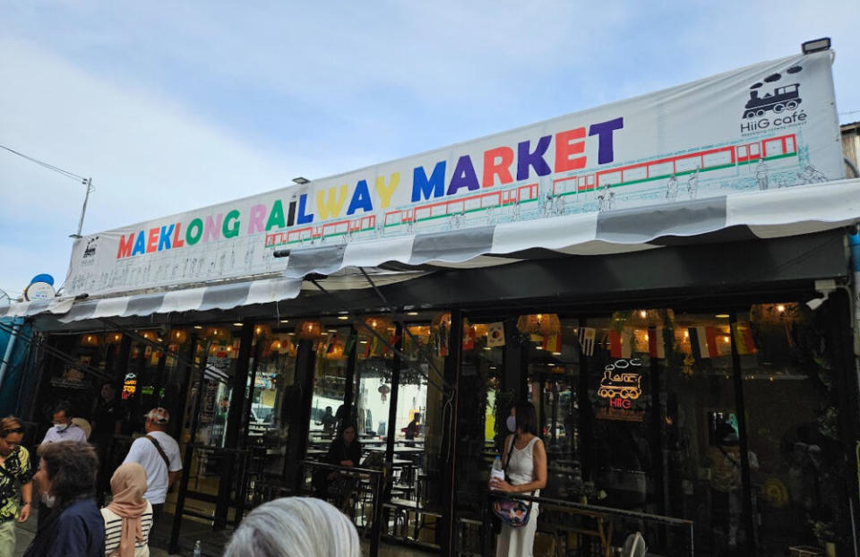 Maeklong Railway Market - Front