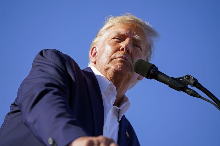 Donald Trump habla en un acto de campaña en el Aeropuerto Regional de Waco, Texas