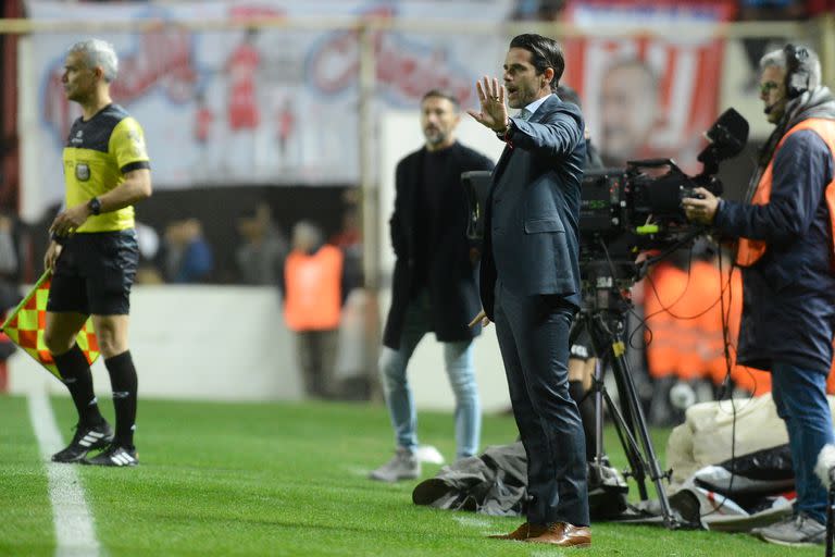 En el estadio 15 de Abril, Fernando Gago cumplió 100 partidos como entrenador de la Academia.