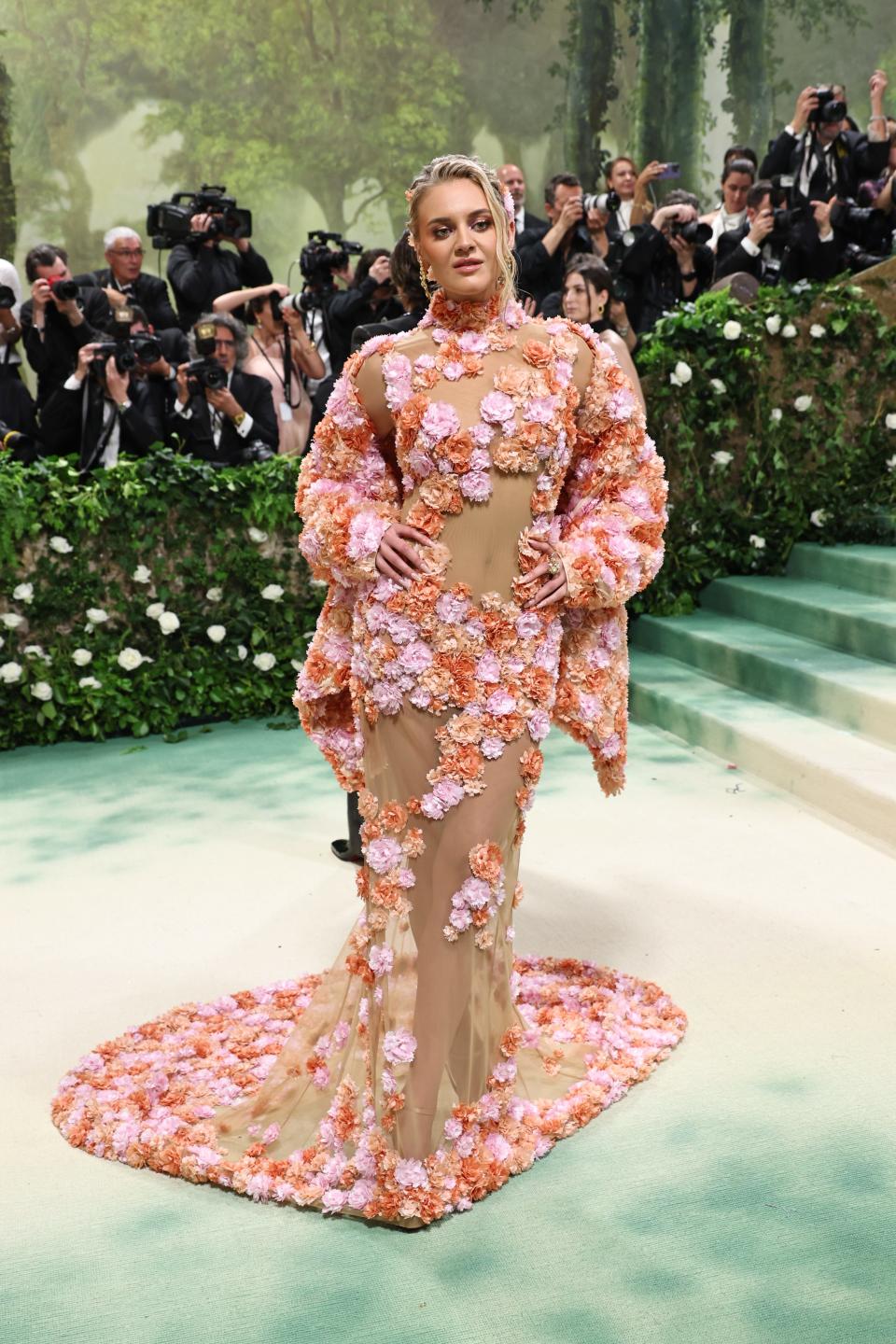 Kelsea Ballerini attends The 2024 Met Gala Celebrating "Sleeping Beauties: Reawakening Fashion" at The Metropolitan Museum of Art on May 6, 2024 in New York City.