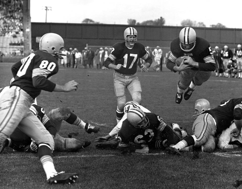 Green Bay Packers halfback Paul Hornung (5) plunged over the line for a touchdown against the San Francisco 49ers in 1960. (AP Photo)