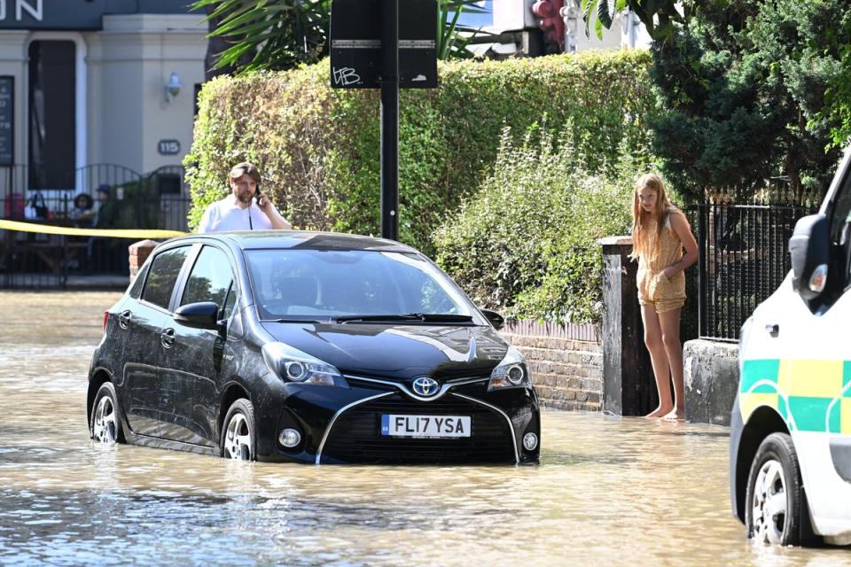 Burst Water main in Hornsey Road North London (Jeremy Selwyn)