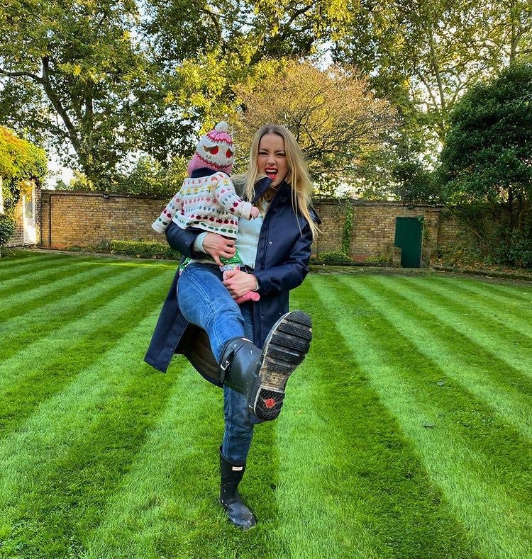 Amber Heard llama a su hija su copiloto de vida