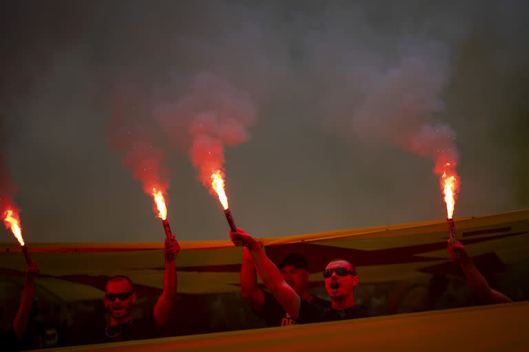 Manifestantes sostienen banderas independentistas y bengalas mientras gritan consignas pidiendo la independencia de Cataluña de España, durante la Diada Nacional Catalana en Barcelona, España, el lunes 11 de septiembre de 2023. El tradicional 11 de septiembre, llamado 