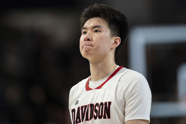 Davidson's Lee Hoping to Carry Korean Banner into NBA