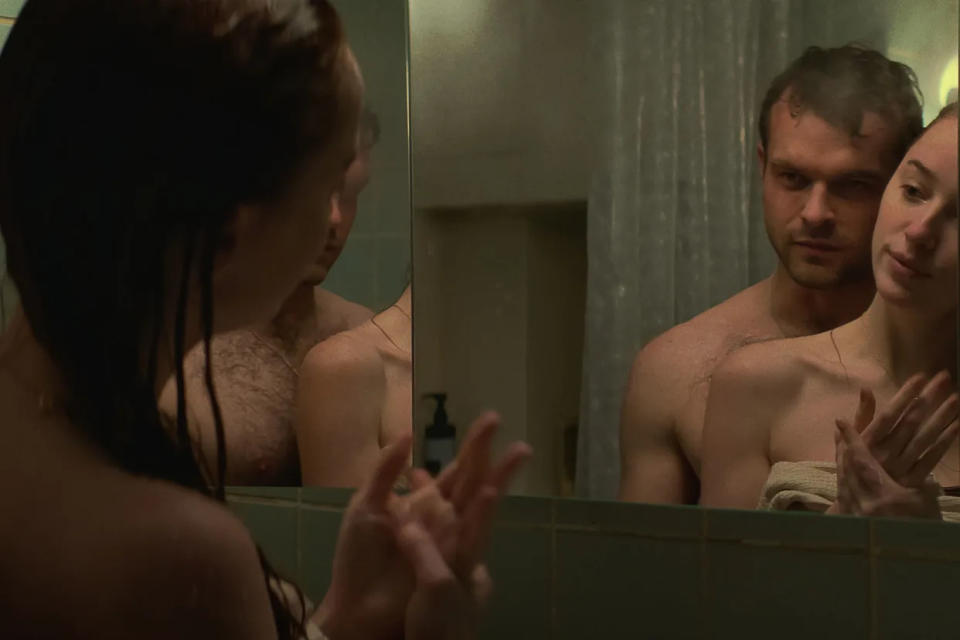 Alden Ehrenreich y Phoebe Dynevor en el apasionante thriller de Netflix “Juego limpio”. (Cortesía de Netflix)
