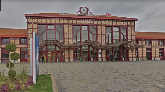 C’est en gare de Saint-Étienne Châteaucreux qu’un agent SNCF de 41 ans est décédé le 3 avril dernier, après avoir bu par inadvertance un liquide contenant de la cocaïne et un produit de coupe. 