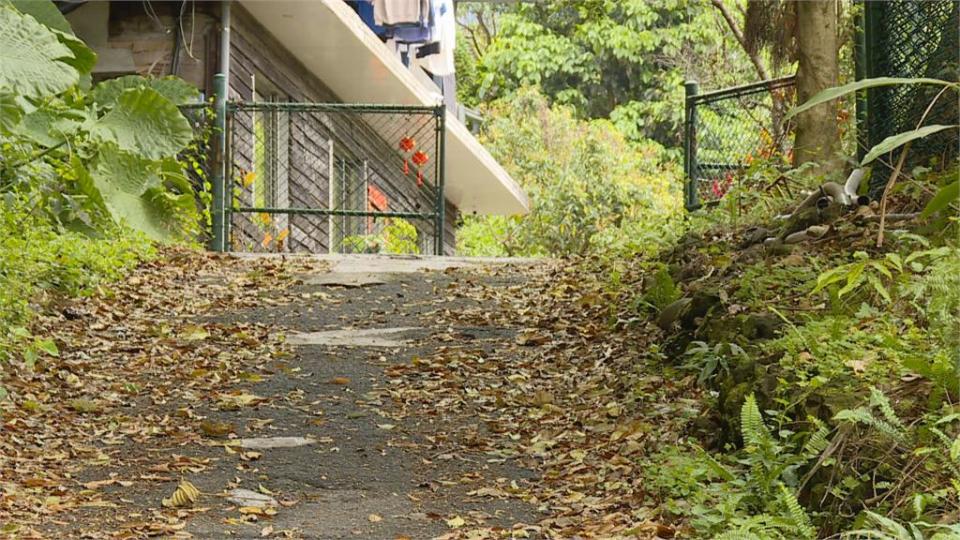 地主封路堵階梯！ 北投「至妙寺」信徒參拜得爬200階