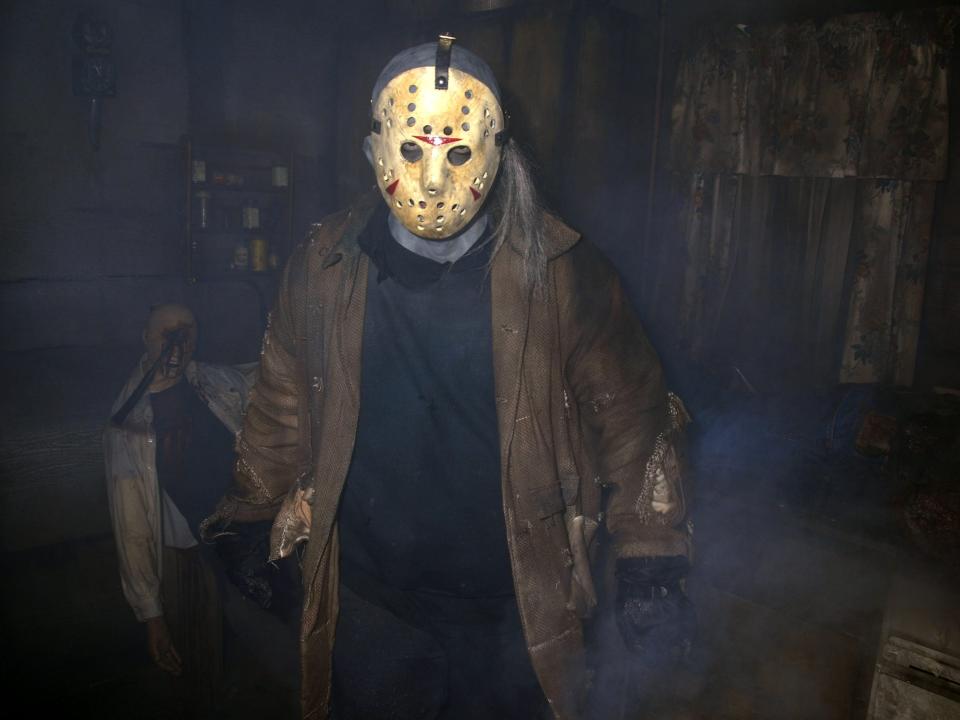 Scareactor dressed as Friday the 13th's Jason Voorhees during Halloween Horror Nights.