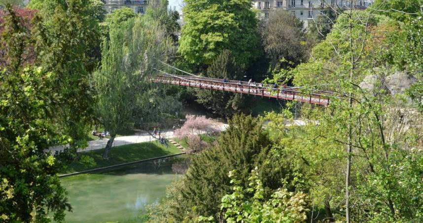 法國巴黎知名公園肖蒙山丘公園。（示意圖／翻攝自維基百科）