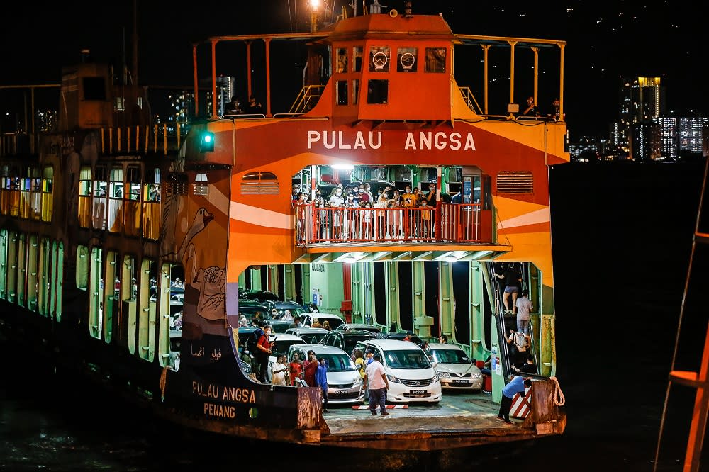 The iconic car-carrying ferries were retired from January 1 onwards, leaving only one to ply the Penang channel to carry motorcycles and bicycles until 2022. ― Picture by Sayuti Zainudin