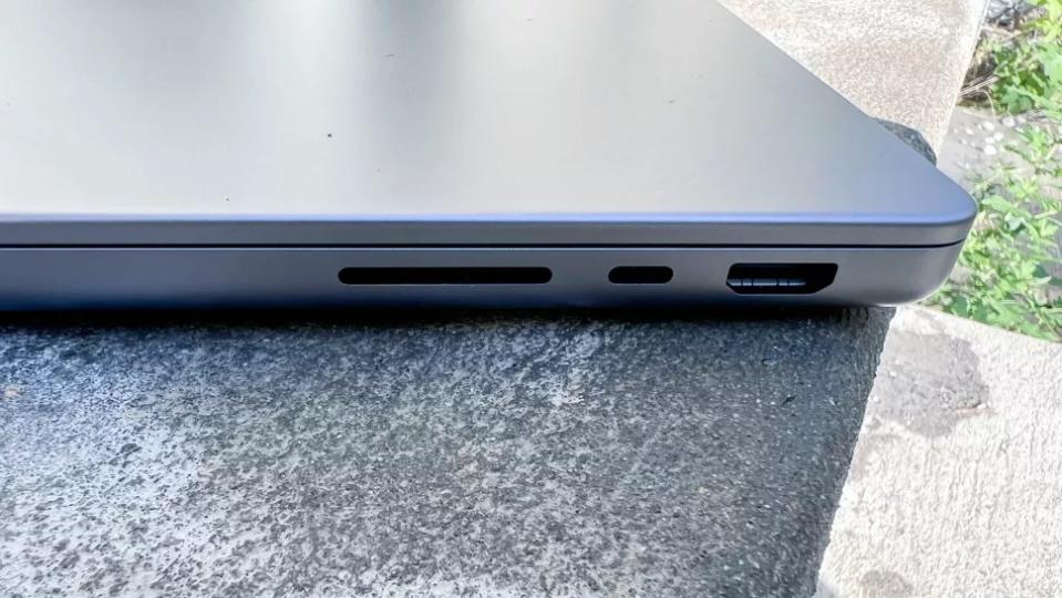 MacBook Pro 14 2021 ports