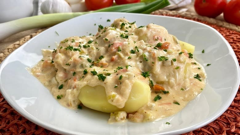 Papas chorreadas on plate