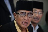 The self-proclaimed Sultan of Sulu Jamalul Kiram III announces he is ordering his followers in the Malaysian state of Sabah to declare a ceasefire at his home in Manila on March 7, 2013. Clashes between Filipino militants loyal to the sultan and security forces in Borneo have left 60 people dead up to Thursday evening, including 52 of the armed intruders, according to Malaysian police