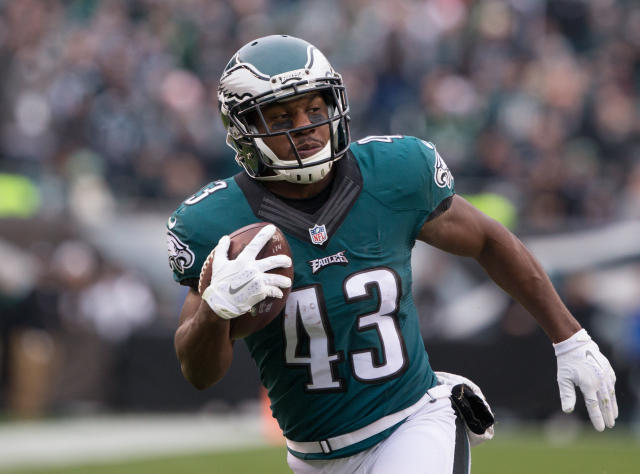 Philadelphia Eagles running back Darren Sproles runs for a first down