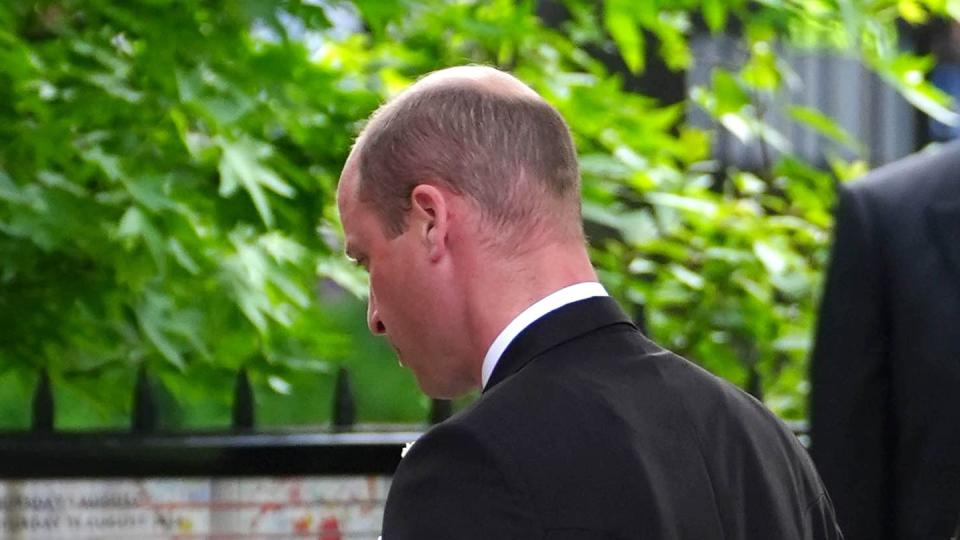 Prinz William ist unter den Gästen – sein Bruder nicht (Bild: Peter Byrne/PA Wire/dpa)