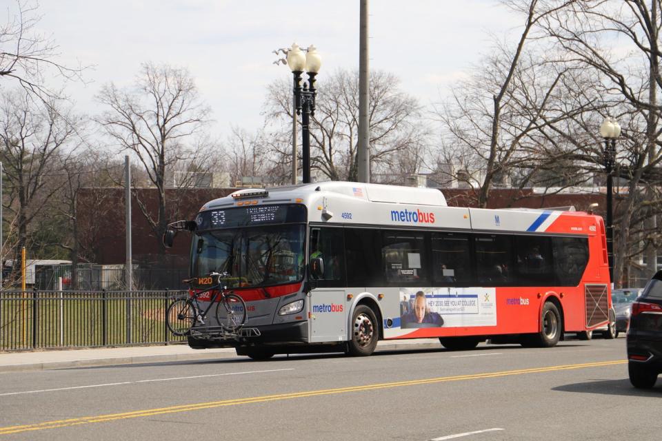 目前華府Metrobus每次收費2元，市議會正在推動免費服務。（記者張筠 / 攝影）