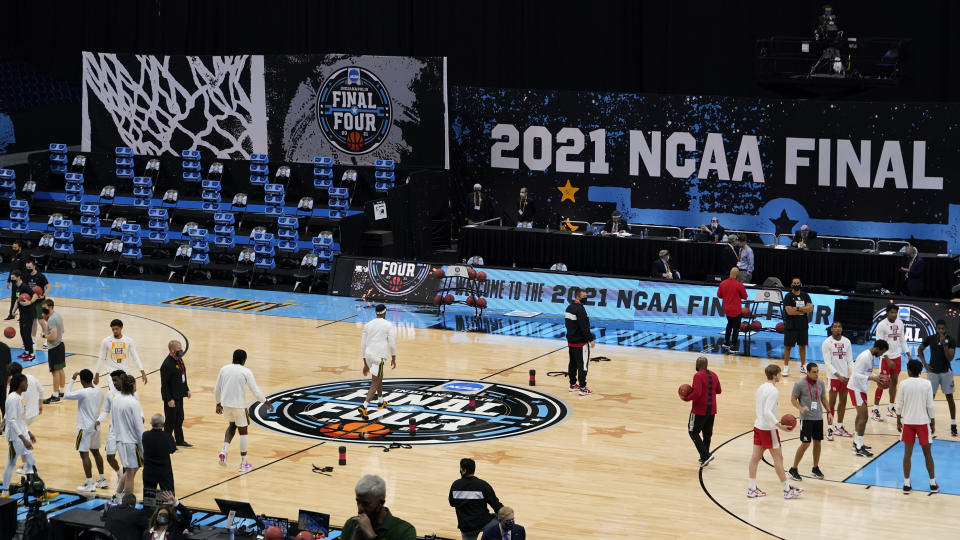 Baylor and Houston warm up before a men's Final Four NCAA college basketball tournament semifinal game, Saturday, April 3, 2021, at Lucas Oil Stadium in Indianapolis. (AP Photo/Darron Cummings)