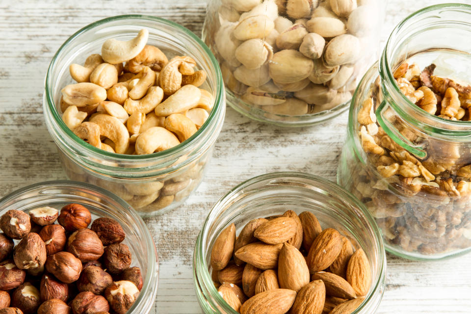 Juntos o por separado, los frutos secos siempre son una excelente opción para llevar como snack (Foto:Getty)