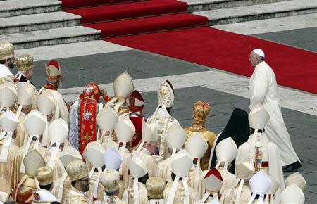 Pope Francis walks away at the end of a mass to prepare an urn containing the relics of the Apostle St. Peter for public veneration, at the Vatican November 24, 2013. REUTERS/Stefano Rellandini