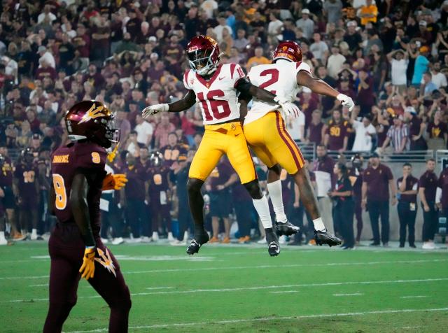 USC Trojan wide receivers Tahj Washington and Brenden Rice