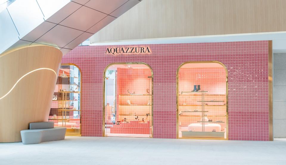 以精緻的珠寶盒為意象打造「全球唯一」粉紅概念店！圖片來源：AQUAZZURA