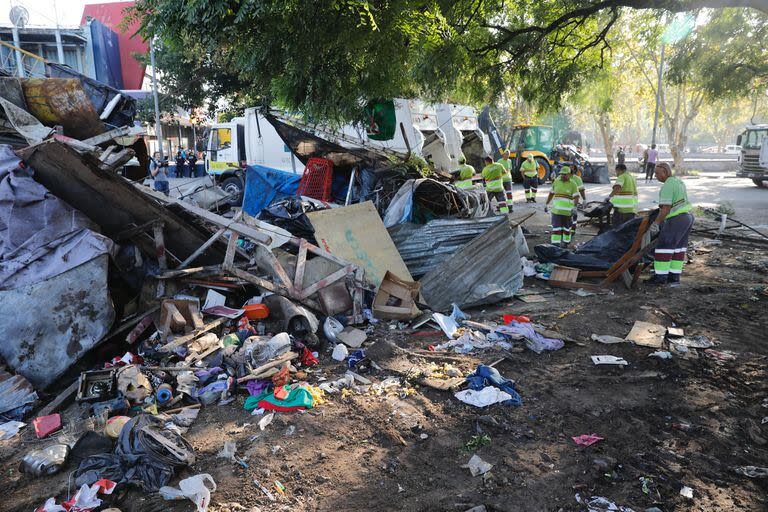 Ayer fue desalojada una feria informal frente a la Terminal de Ómnibus de Retiro