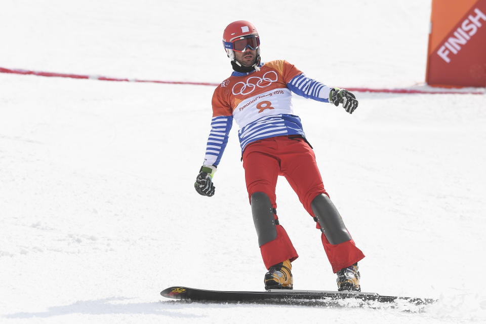 <p>06h39 : ça ne passe pas pour Dufour en 1/2 contre le Suisse Galmarini. Il faut aller chercher le bronze maintenant. “Le Suisse avait des trajectoires plus courtes et n’a pas fait les petites fautes que le Français a fait”, estime Edgar Grospiron. </p>