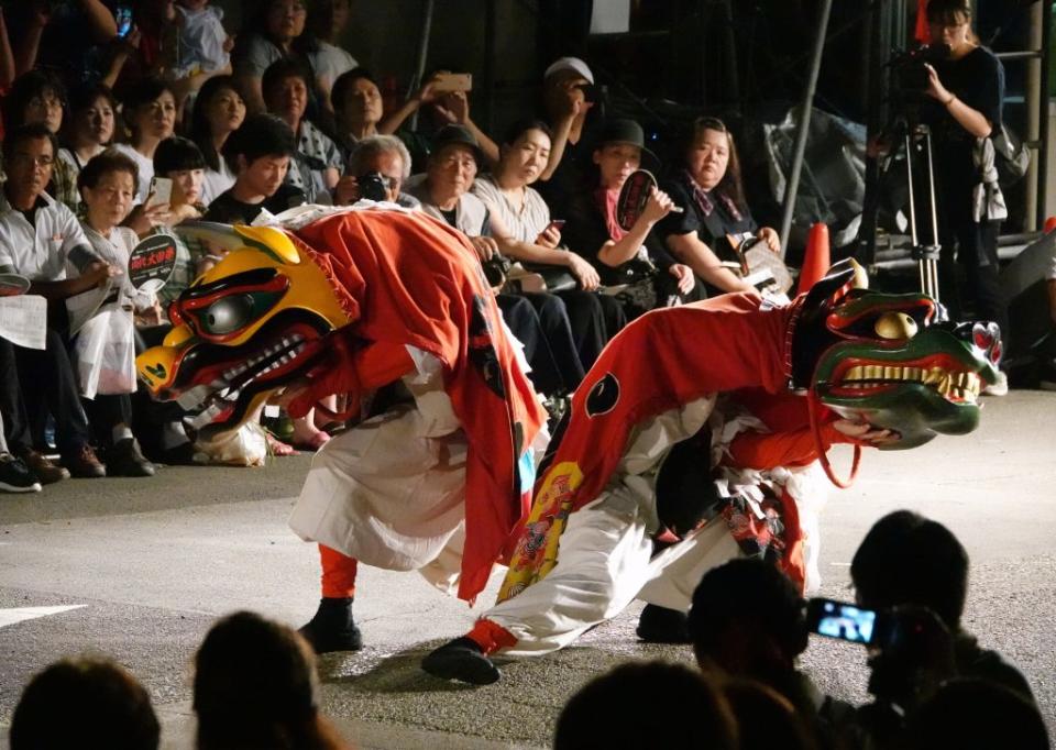 日本獅有點像台灣客家獅，手可控制獅嘴開合。