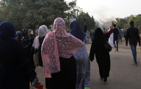 Sudanese women demonstrators chant slogans as they participate in anti-government protests in Khartoum, Sudan January 17, 2019. REUTERS/Mohamed Nureldin Abdallah